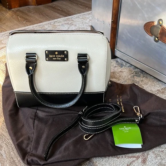 Kate Spade ♠️ Brand New Beautiful handbag or use it as crossbody. - Picture 1 of 10